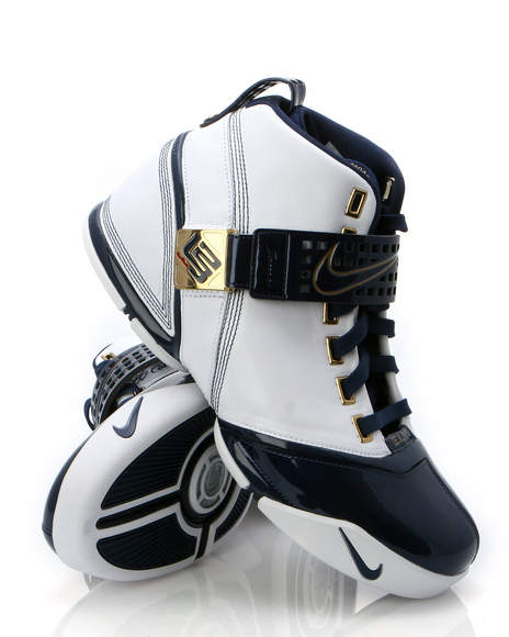 NIKE ZOOM LEBRON V